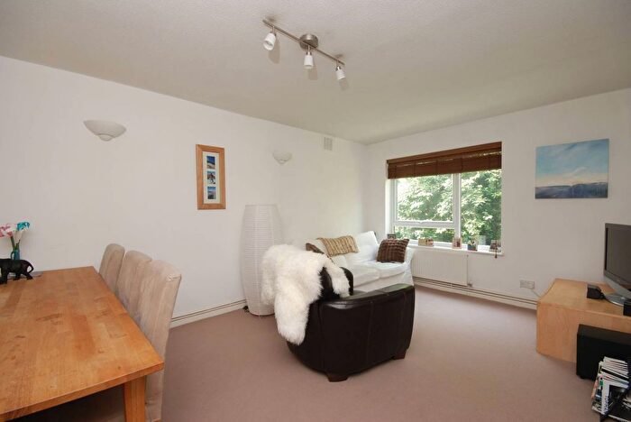 2 Bedroom Flat To Rent In Weimar Street, Putney, London, SW15