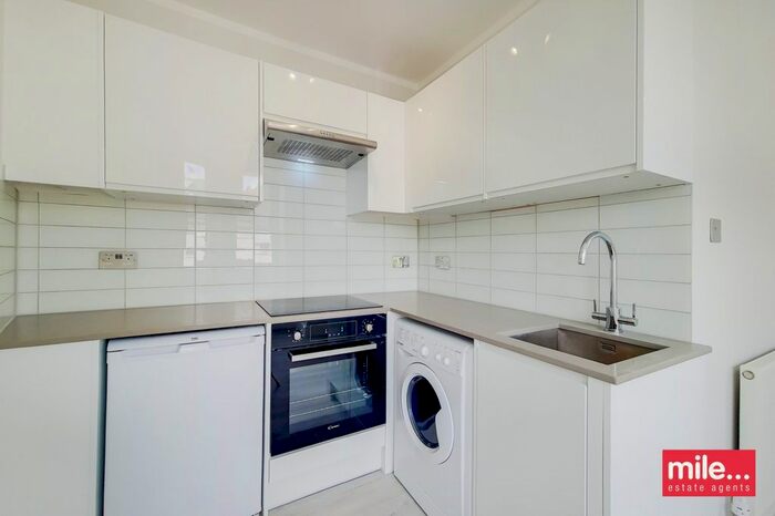 Studio To Rent In North End Road, London, NW11