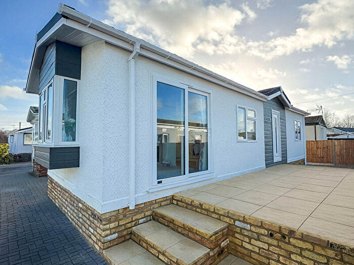 2 Bedroom Park Home For Sale In Weybridge Park Estate, KT15