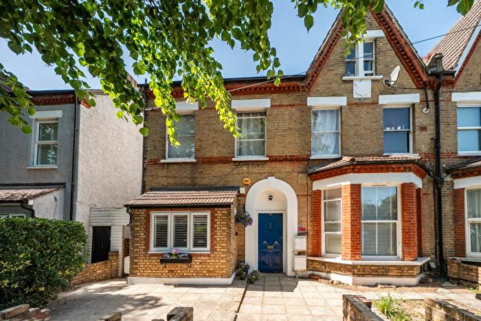 2 Bedroom Apartment For Sale In Samos Road, London, SE20