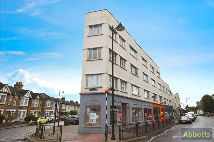 1 Bedroom Flat For Sale In Rectory Grove, Leigh-on-Sea, Essex, SS9