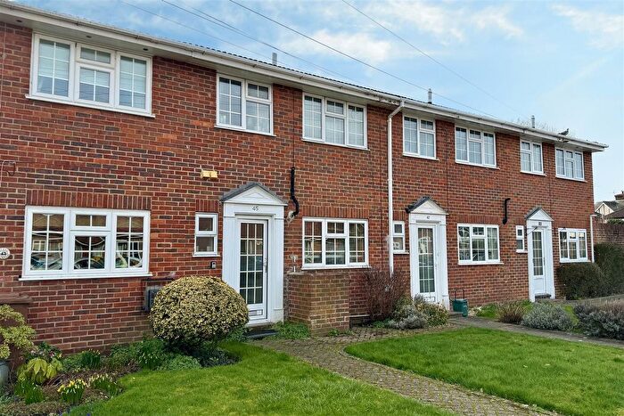 3 Bedroom Terraced House For Sale In The Oval, Farncombe, Godalming, GU7
