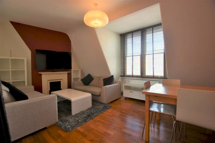 2 Bedroom Apartment To Rent In Brighton Road, Surbiton, KT6