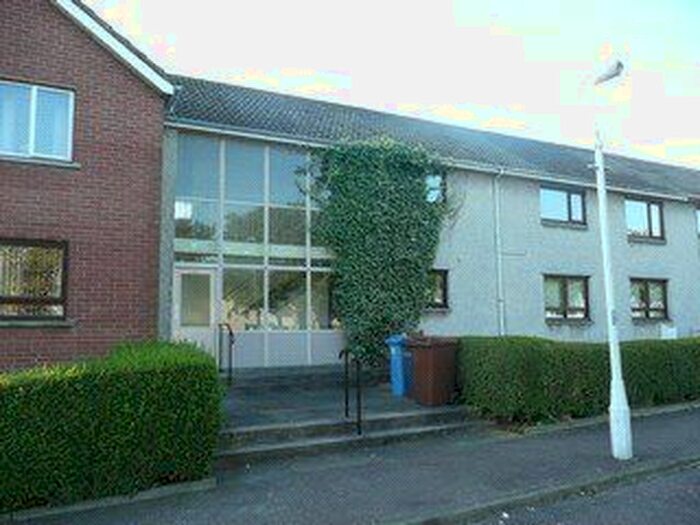 2 Bedroom Flat To Rent In Gillway, Rosyth, Fife, KY11