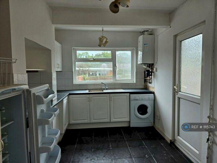 3 Bedroom Semi-Detached House To Rent In Clare Road, Maidenhead, SL6