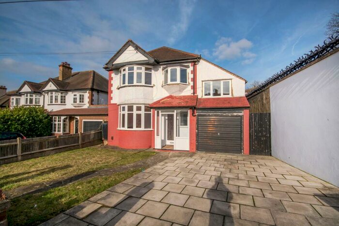 2 Bedroom Mobile Home To Rent In Waverley Way, Carshalton Beeches, Carshalton, SM5