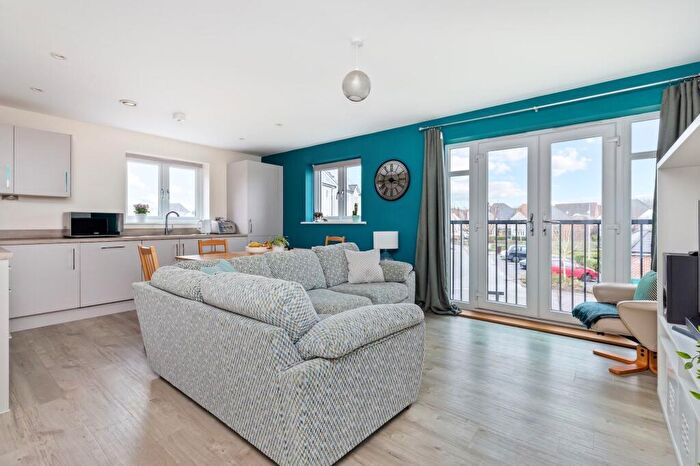 2 Bedroom Flat For Sale In Bricklayer Lane, Faygate, RH12