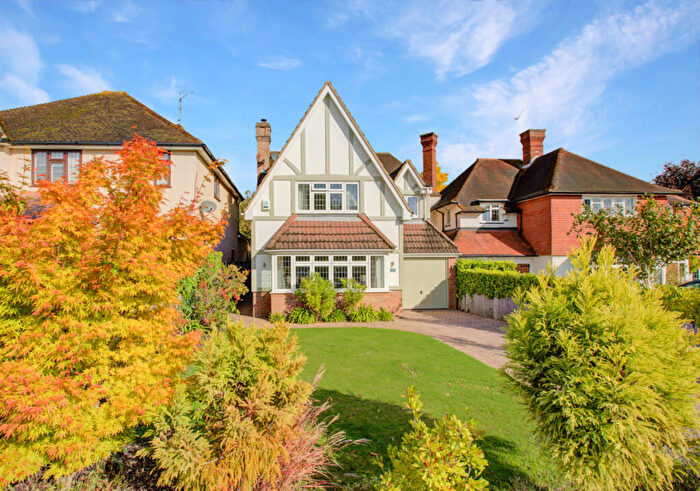 5 Bedroom Detached House For Sale In Warren Road, Leigh-on-sea, SS9