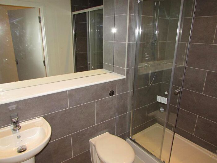 Studio To Rent In Bath Road, Slough, SL1