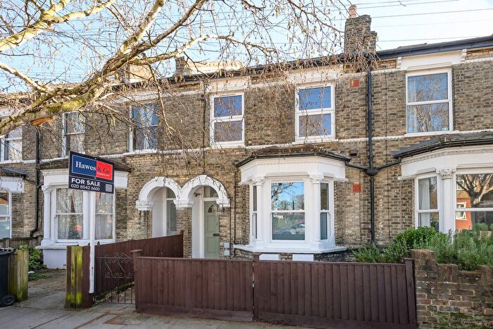 1 Bedroom Flat For Sale In Quicks Road, Wimbledon, London, SW19
