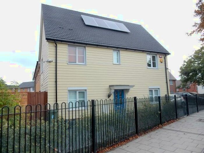 3 Bedroom End Of Terrace House To Rent In Oldmead Close, Romford, London, RM3
