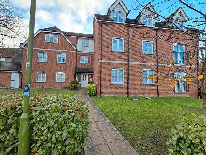 2 Bedroom Flat To Rent In Two Bed, Two Bath Flat, Arundel Drive, Borehamwood, Hertfordshire, WD6