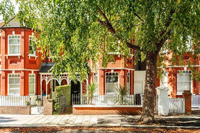 6 Bedroom Semi-Detached House For Sale In Airedale Avenue, W4