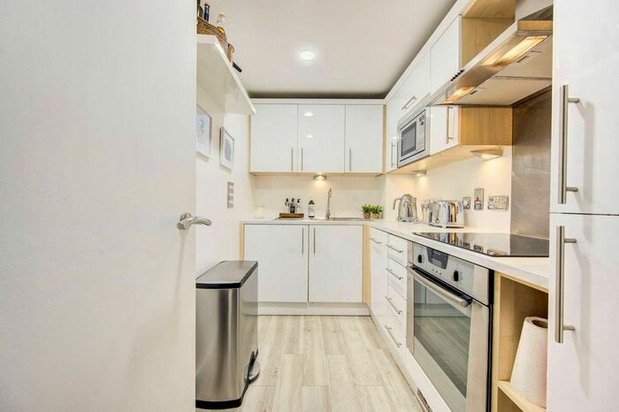 2 Bedroom Flat To Rent In Chiswick High Road, Gunnersbury, London, W4