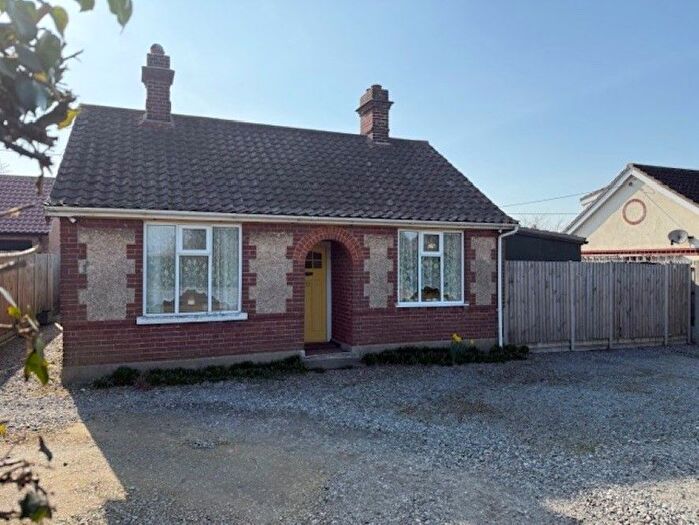 3 Bedroom Bungalow For Sale In Norwich Road, Poringland, Norwich, Norfolk, NR14