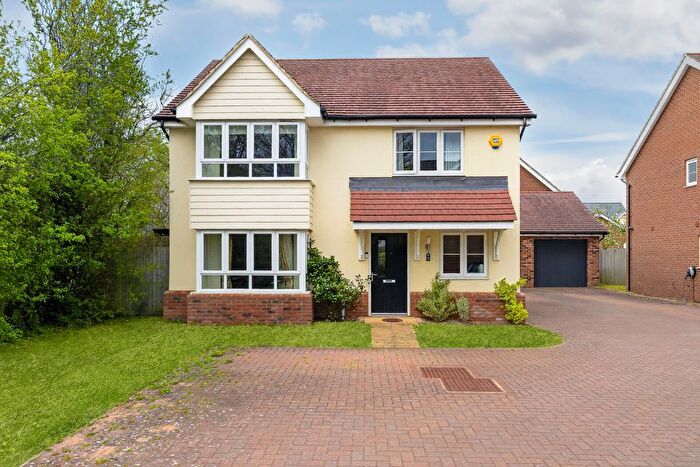 4 Bedroom Detached House For Sale In Cotswold Way, Whitehouse, Milton Keynes, MK8