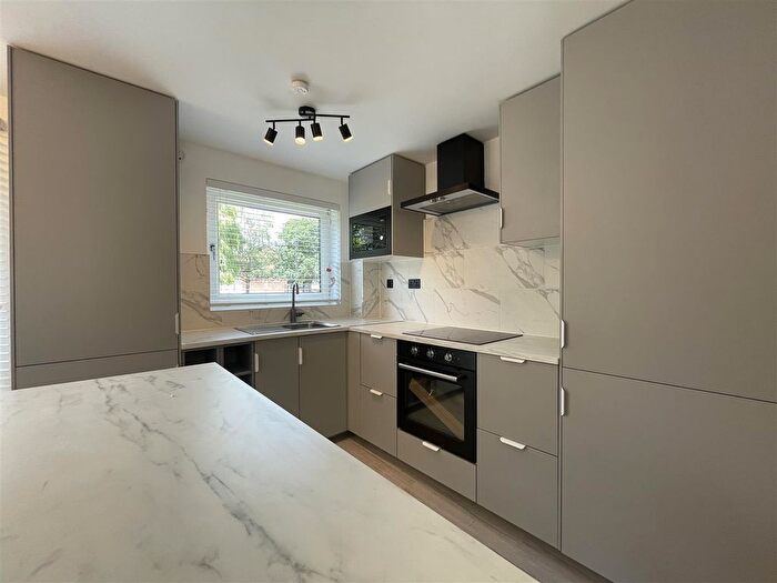 2 Bedroom Maisonette To Rent In Forris Avenue, Hayes, UB3