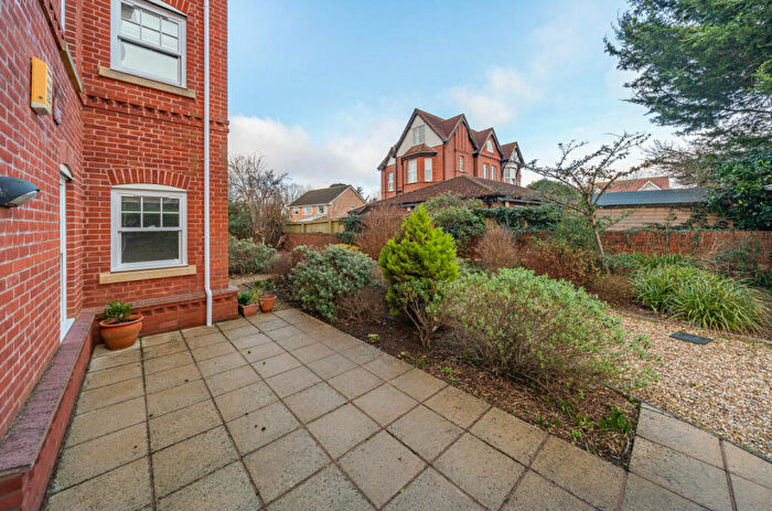2 Bedroom Flat For Sale In Elwyn Road, Exmouth, Devon, EX8