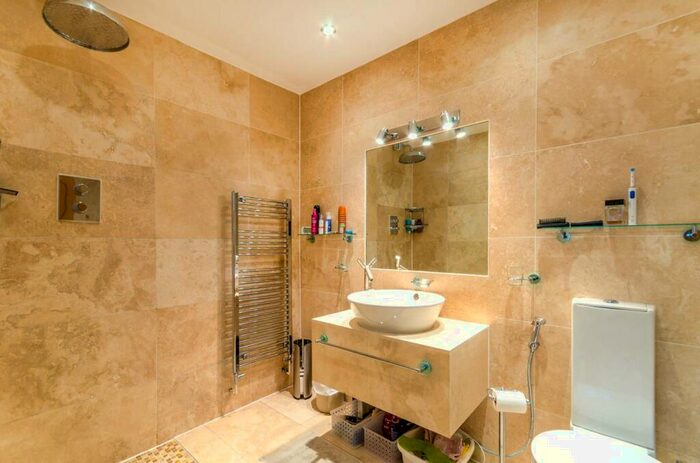 4 Bedroom Flat To Rent In Friern Barnet, Friern Barnet, London, N11