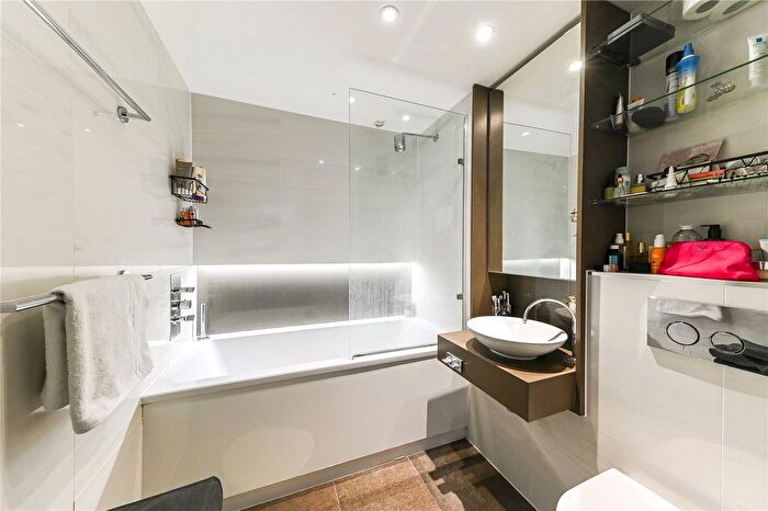 1 Bedroom Flat For Sale In Chronicle Tower, London, EC1V