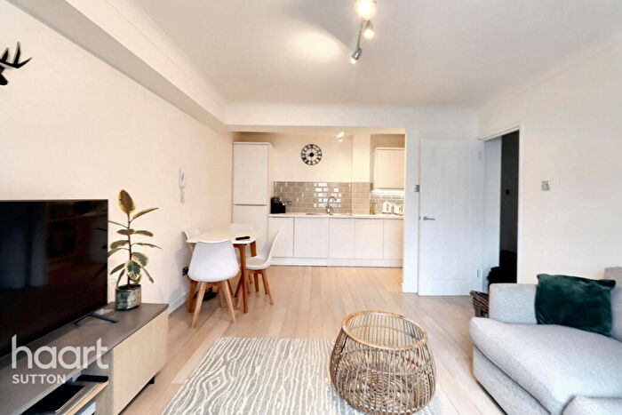 2 Bedroom Flat For Sale In Cedar Road, Sutton, SM2