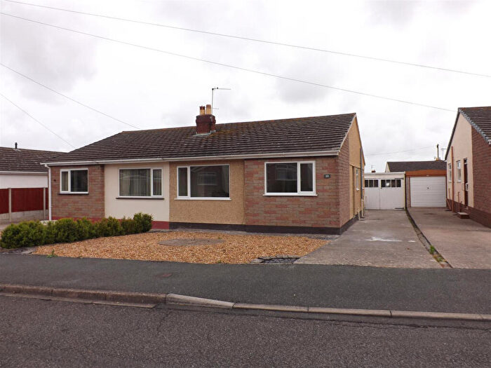 2 Bedroom Bungalow To Rent In Coed Celyn, Abergele, LL22