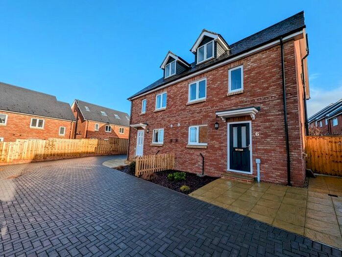 3 Bedroom Semi-Detached House To Rent In Kingston Farm Lane, East Cowes, PO32