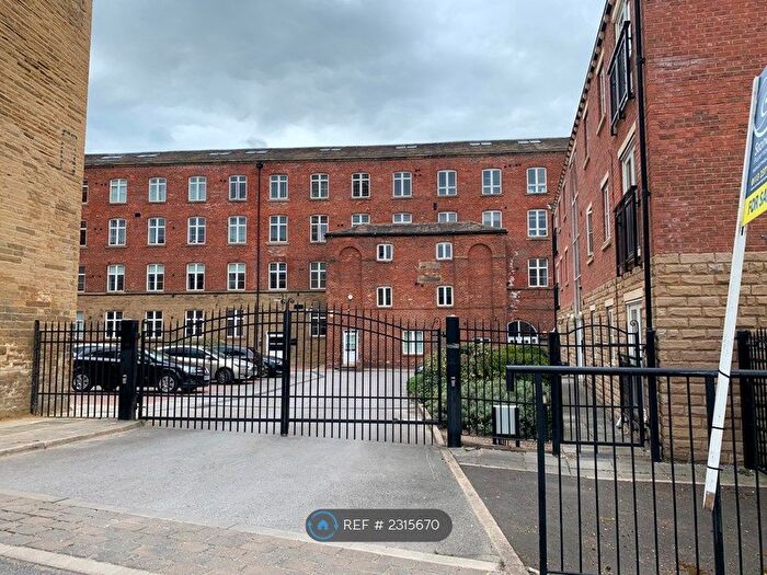 2 Bedroom Flat To Rent In Winker Green Lodge, Leeds, LS12