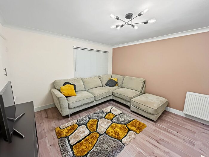 1 Bedroom Maisonette To Rent In Cubb Field, Aylesbury, HP19