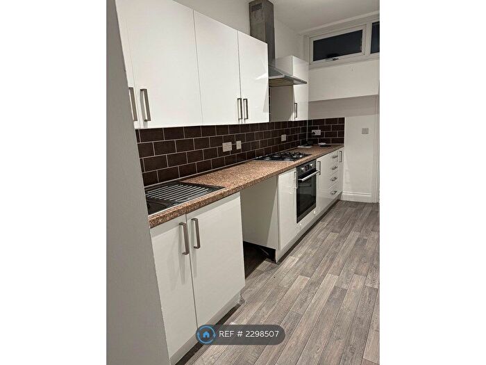 2 Bedroom Flat To Rent In Rear Hoxton Road, Torquay, TQ1