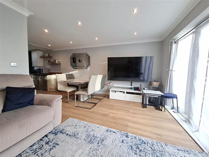 3 Bedroom House To Rent In Laidon Square, Hemel Hempstead, HP2