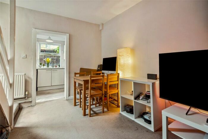 1 Bedroom Flat To Rent In Shepherds Bush Road, Kensington, London, W6