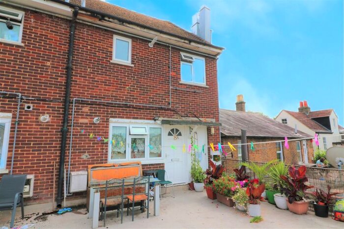 1 Bedroom Flat To Rent In Clayton Parade, Cheshunt, EN8