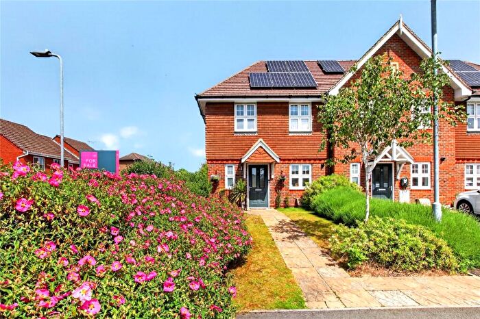 3 Bedroom End Of Terrace House For Sale In Parfit Keep, Bracknell, RG42