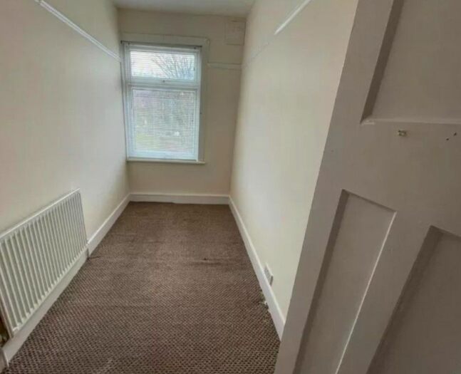 3 Bedroom Semi-Detached House To Rent In Meanley Road, London, E12