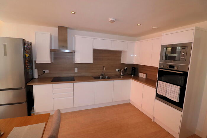 1 Bedroom Apartment For Sale In Canal Wharf, Waterfront Walk, Birmingham, B1