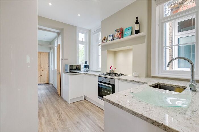 2 Bedroom Flat To Rent In Burlington Avenue, Richmond, TW9