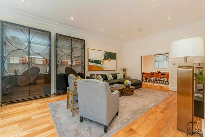 4 Bedroom Mews To Rent In Headfort Place, Belgravia, London, SW1X