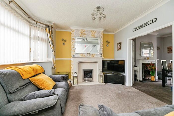 5 Bedroom Semi-Detached House For Sale In Hungerhill Road, Kimberworth, Rotherham, S61
