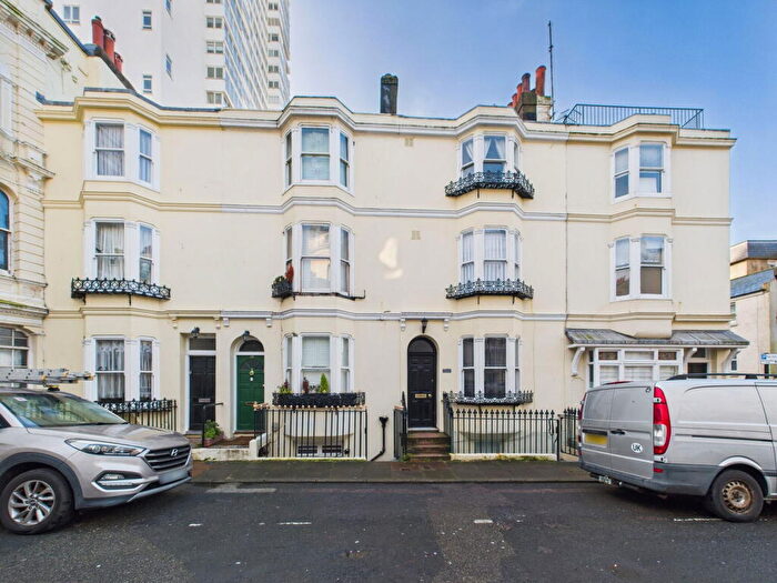1 Bedroom Flat For Sale In Regency Square, Brighton, BN1