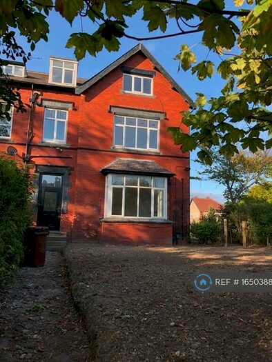 2 Bedroom Flat To Rent In Street Lane, Leeds, LS8