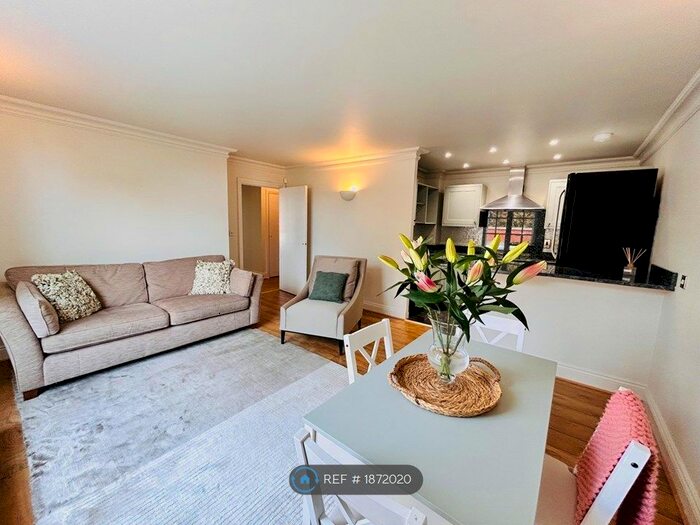 2 Bedroom Flat To Rent In Gloucester Court, London, SE22