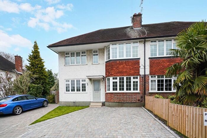 2 Bedroom Flat For Sale In Castleview Road, Weybridge, Surrey, KT13