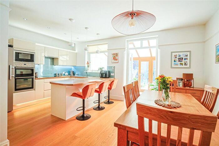 3 Bedroom Terraced House For Sale In Meadow Road, Gravesend, Kent, DA11