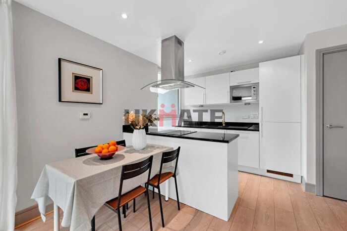 3 Bedroom Flat To Rent In Denison House, Lanterns Way, E14