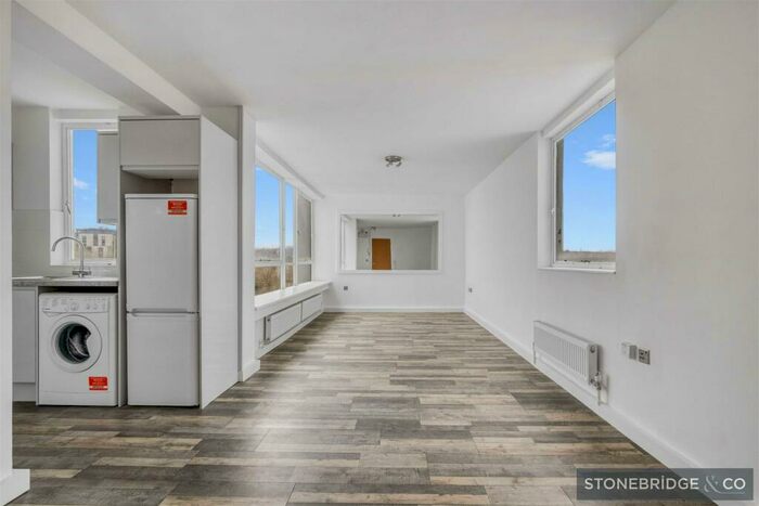 Flat To Rent In Avenue Road, London, N6