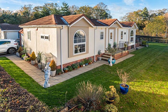 2 Bedroom Park Home For Sale In Blue Waters, New Park, Bovey Tracey, TQ13