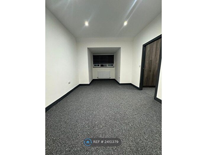 2 Bedroom Flat To Rent In Cliff Gardens, Scunthorpe, DN15