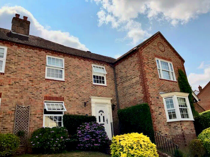 3 Bedroom House To Rent In Poplar Way, Midhurst, GU29