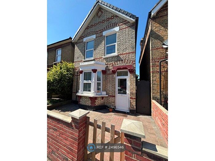 3 Bedroom Semi-Detached House To Rent In Vicarage Road, Croydon, CR0